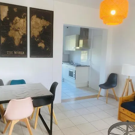 Rez-de-chaussee Face 6 Personnes Tatil Evi *